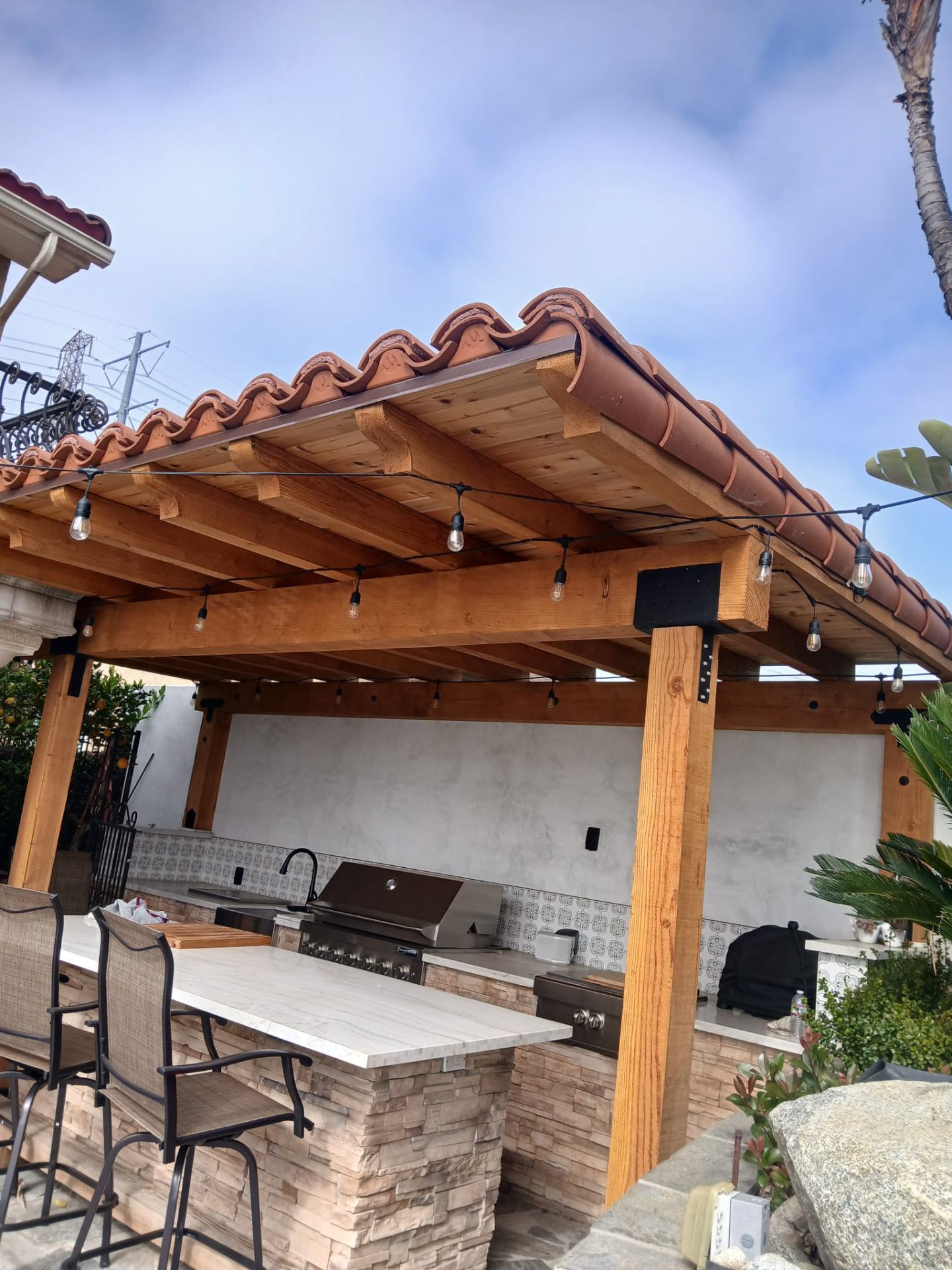 Covered Outdoor Kitchen & Patio